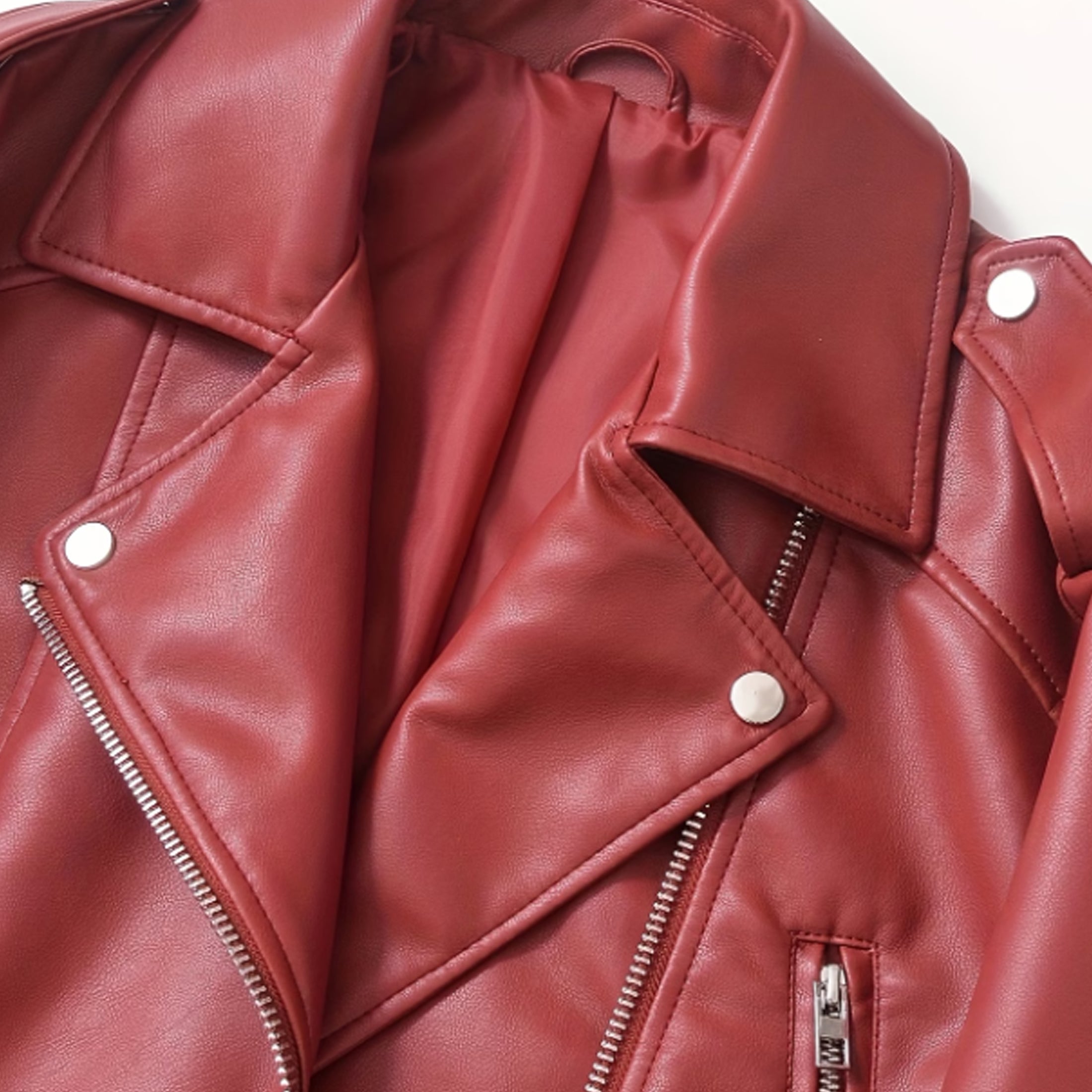 Veste en cuir femme pour printemps-été style motard élégant